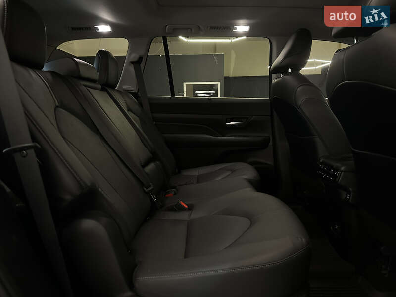 Позашляховик / Кросовер Toyota Grand Highlander 2024 в Миколаєві