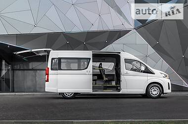 Минивэн Toyota Hiace 2020 в 
