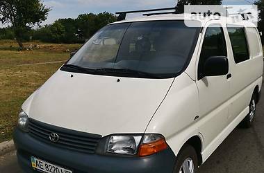 Вантажний фургон Toyota Hiace 2006 в Дніпрі