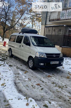 Toyota Hiace 2007 в 