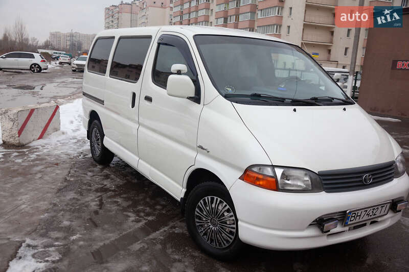 Внедорожник / Кроссовер Toyota Hiace 2004 в Киеве