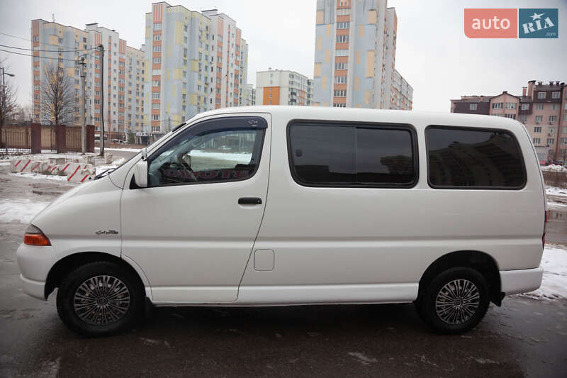 Внедорожник / Кроссовер Toyota Hiace 2004 в Киеве