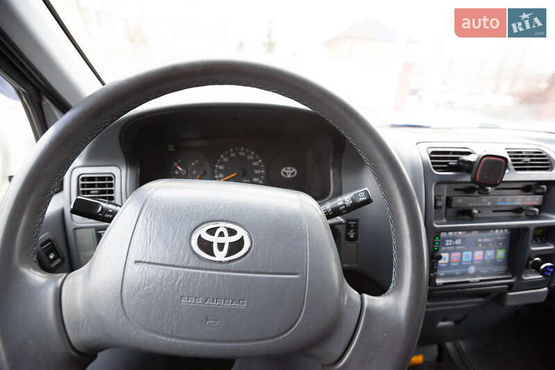 Внедорожник / Кроссовер Toyota Hiace 2004 в Киеве