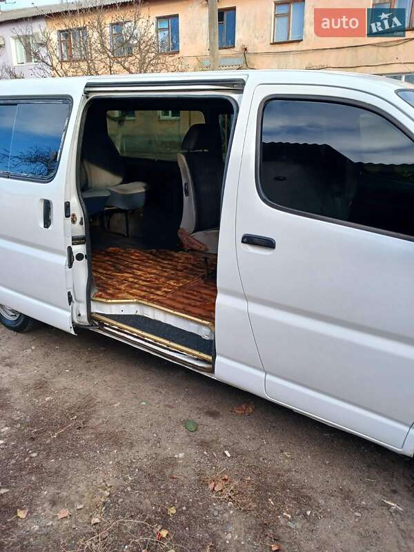 Минивэн Toyota Hiace 2000 в Арцизе