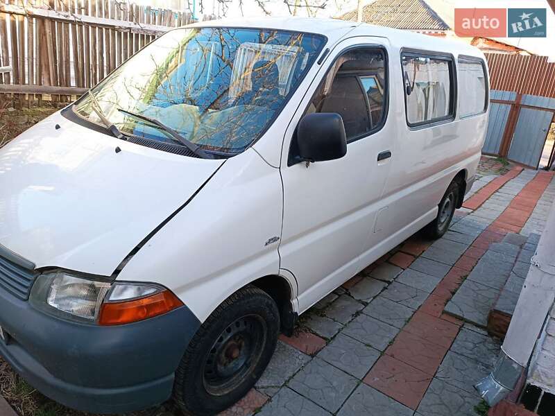 Мінівен Toyota Hiace 2005 в Богуславі