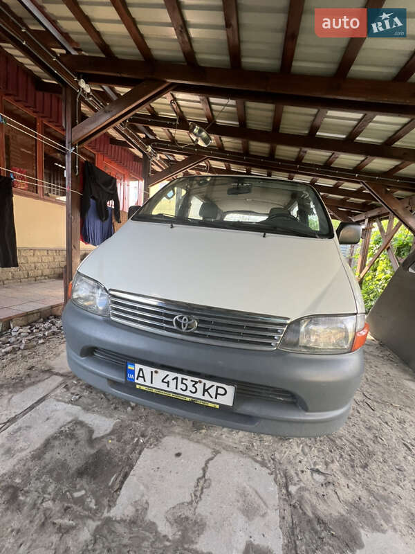 Минивэн Toyota Hiace 2002 в Боровой