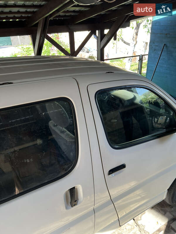 Минивэн Toyota Hiace 2002 в Боровой