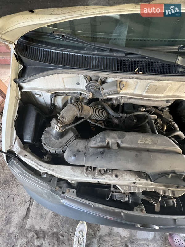 Минивэн Toyota Hiace 2002 в Боровой