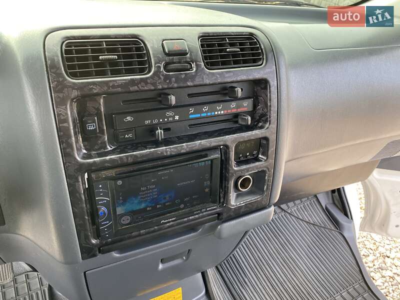 Минивэн Toyota Hiace 2008 в Южном