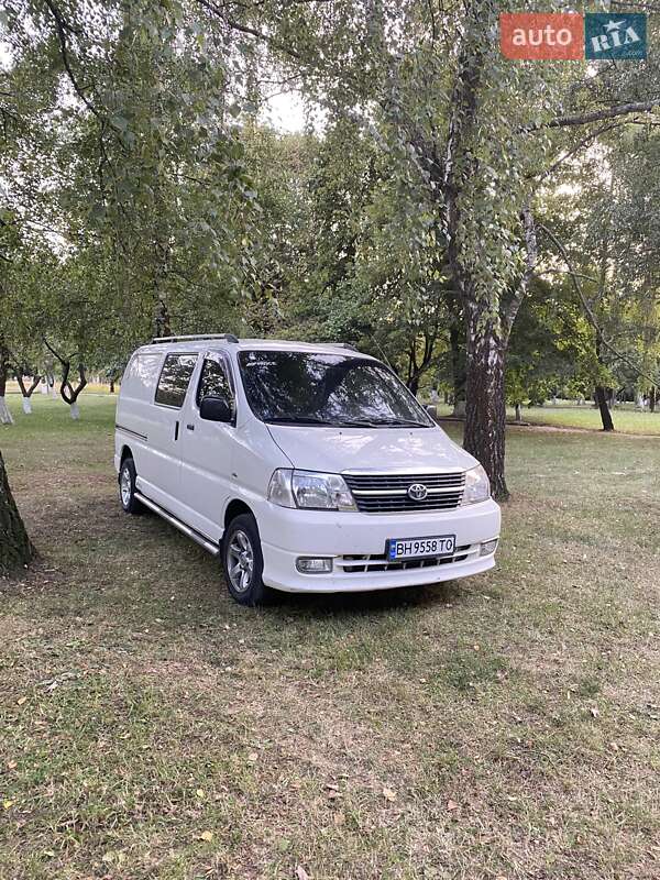 Минивэн Toyota Hiace 2007 в 