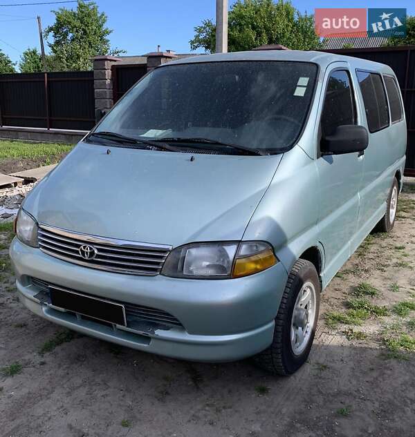 Минивэн Toyota Hiace 1996 в Кременце