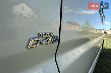 Минивэн Toyota Hiace 2012 в 