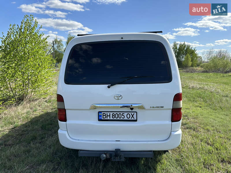 Мінівен Toyota Hiace 2012 в Сарнах