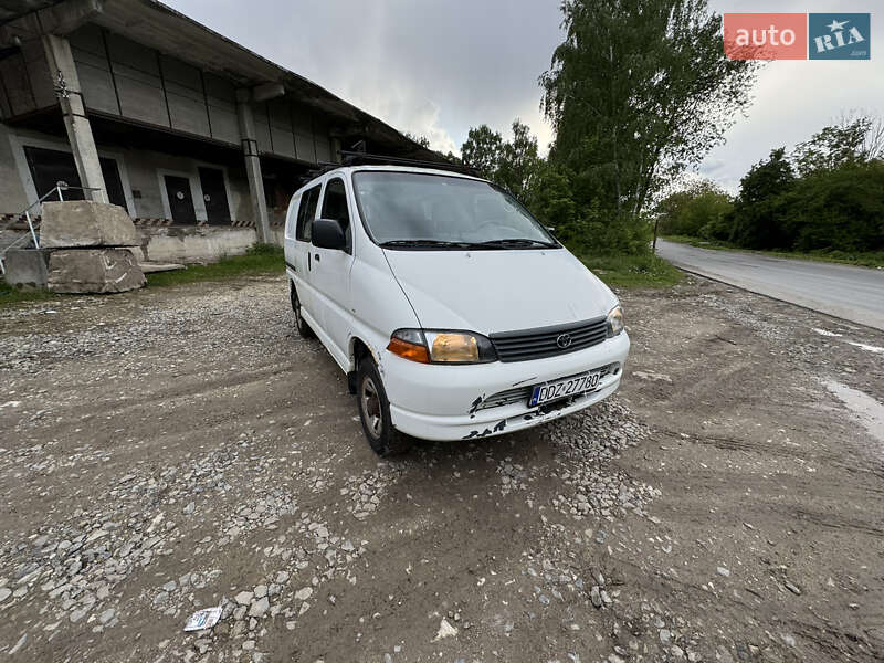 Мінівен Toyota Hiace 2006 в 