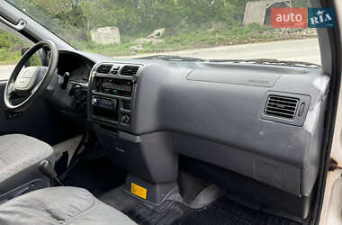 Мінівен Toyota Hiace 2006 в 