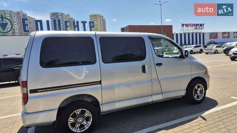 Мінівен Toyota Hiace 2002 в Одесі