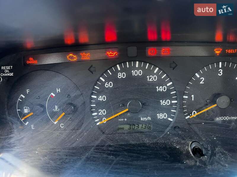 Мінівен Toyota Hiace 2006 в Сарнах