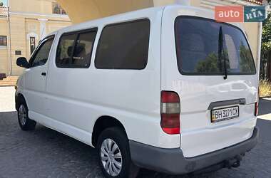 Минивэн Toyota Hiace 2000 в 