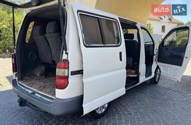 Минивэн Toyota Hiace 2000 в 