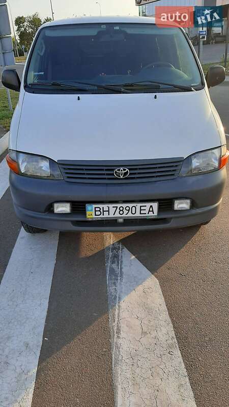 Мікровен Toyota Hiace 2003 в  фото Мікровен Toyota Hiace 2003 в
