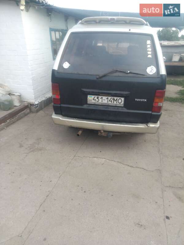 Мінівен Toyota Hiace 1988 в Петровому