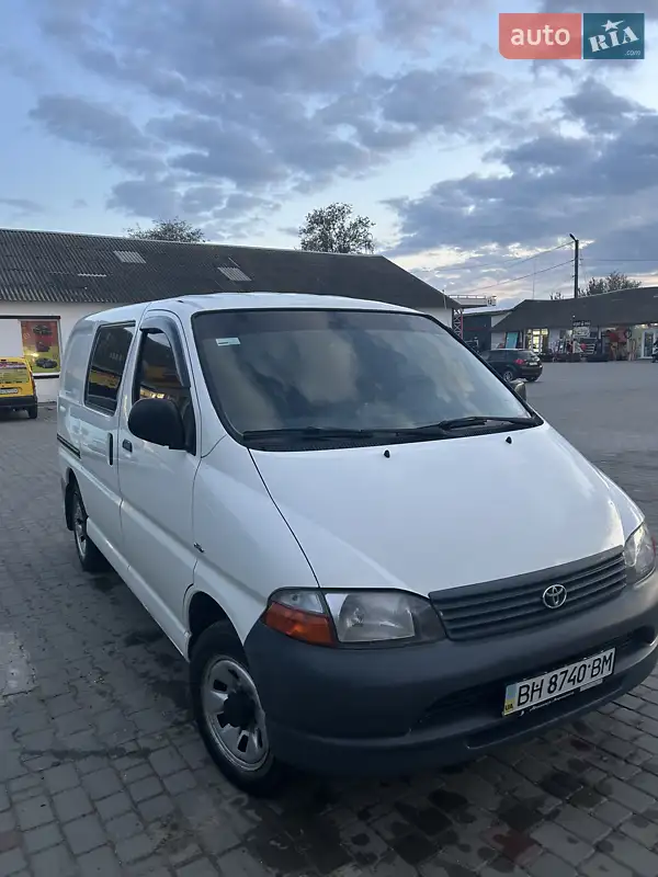 Toyota Hiace 2005