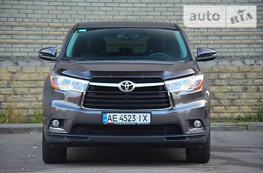 Внедорожник / Кроссовер Toyota Highlander 2016 в Киеве