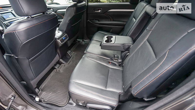 Внедорожник / Кроссовер Toyota Highlander 2016 в Львове