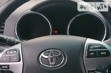 Позашляховик / Кросовер Toyota Highlander 2011 в 