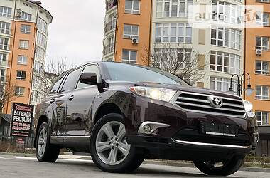 Позашляховик / Кросовер Toyota Highlander 2013 в 