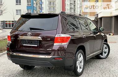 Позашляховик / Кросовер Toyota Highlander 2013 в 