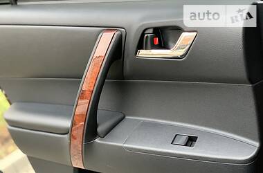 Позашляховик / Кросовер Toyota Highlander 2013 в 