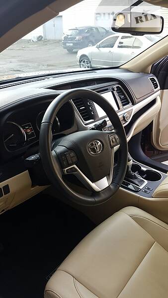 Позашляховик / Кросовер Toyota Highlander 2016 в Києві