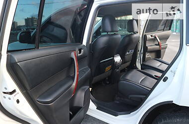 Позашляховик / Кросовер Toyota Highlander 2012 в 