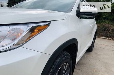 Позашляховик / Кросовер Toyota Highlander 2018 в 