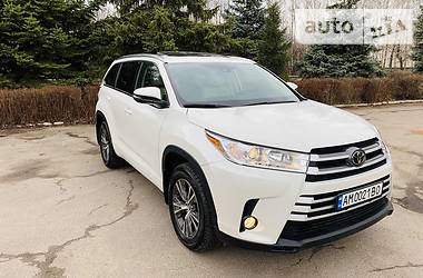 Позашляховик / Кросовер Toyota Highlander 2018 в 