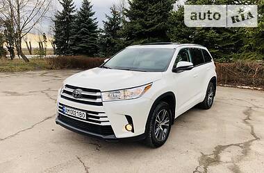 Позашляховик / Кросовер Toyota Highlander 2018 в 