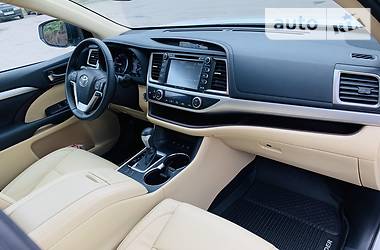 Позашляховик / Кросовер Toyota Highlander 2018 в 