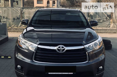 Внедорожник / Кроссовер Toyota Highlander 2015 в 