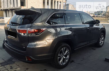 Внедорожник / Кроссовер Toyota Highlander 2015 в 