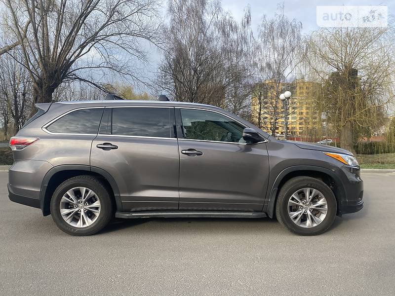 Позашляховик / Кросовер Toyota Highlander 2015 в Луцьку