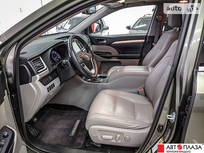 Позашляховик / Кросовер Toyota Highlander 2015 в Чернівцях