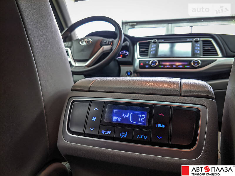 Позашляховик / Кросовер Toyota Highlander 2015 в Чернівцях