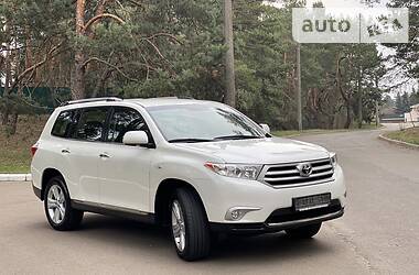 Позашляховик / Кросовер Toyota Highlander 2014 в 