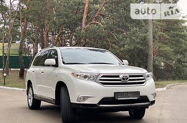 Позашляховик / Кросовер Toyota Highlander 2014 в 