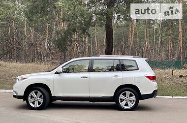 Позашляховик / Кросовер Toyota Highlander 2014 в 