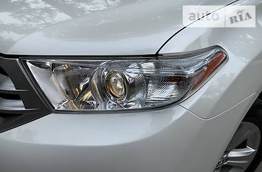 Позашляховик / Кросовер Toyota Highlander 2014 в 