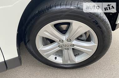 Позашляховик / Кросовер Toyota Highlander 2014 в 