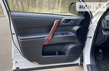 Позашляховик / Кросовер Toyota Highlander 2014 в 
