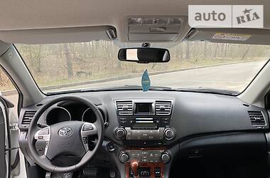 Позашляховик / Кросовер Toyota Highlander 2014 в 